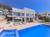 Bodrumda 400m2 5 oda 1 Salonu olan villa