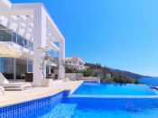 Bodrumda 400m2 5 oda 1 Salonu olan villa